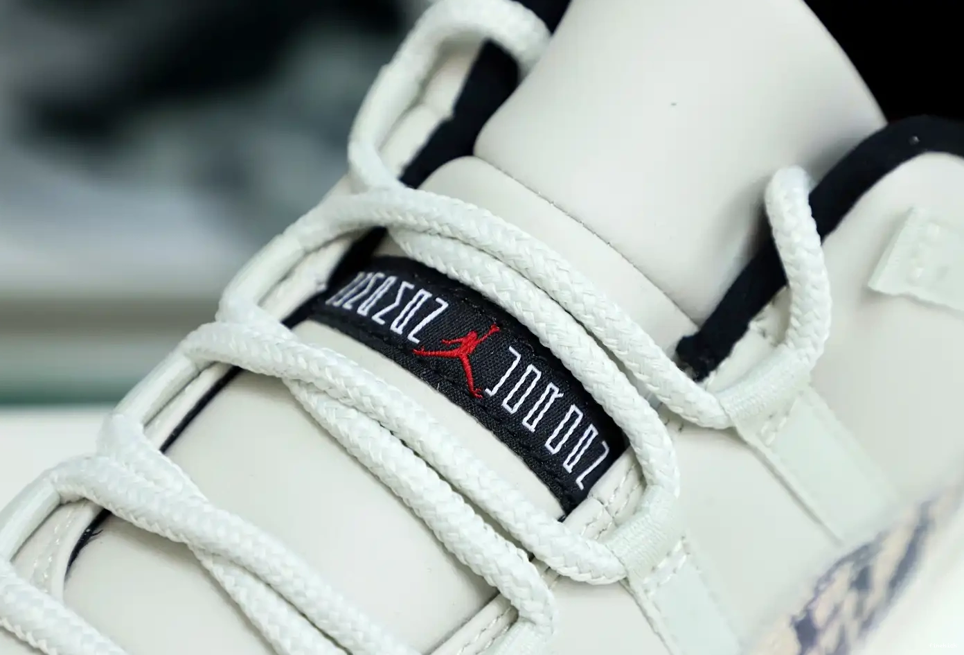 LIGHT SNAKESKIN 11 BONE LOW AIR JORDAN 0703